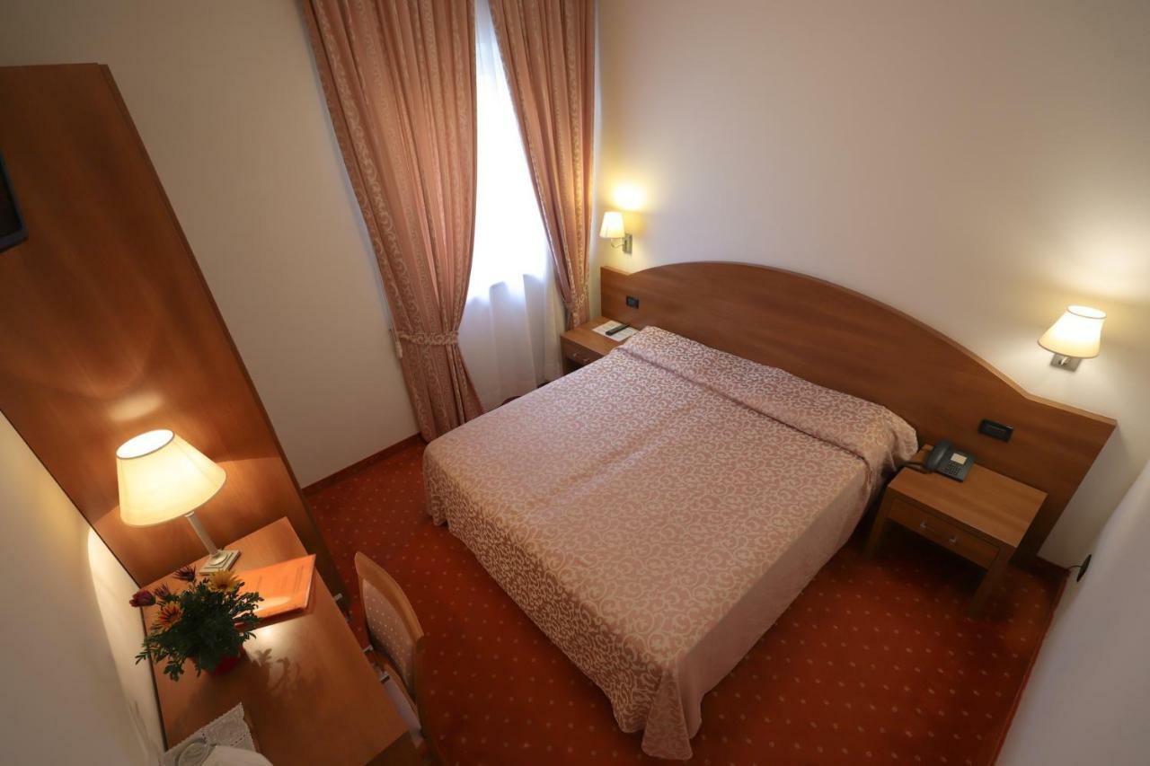 Hotel Da Roberto Lazise Exterior foto